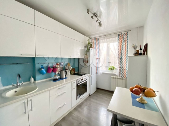 
   Продам 3-комнатную, 61.3 м², Петухова ул, 68

. Фото 5.