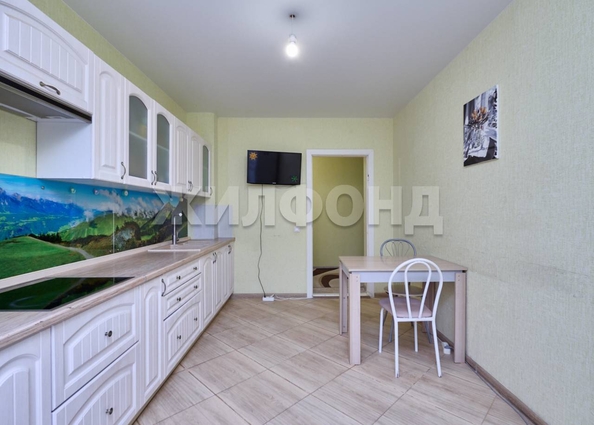 
   Продам 3-комнатную, 97.9 м², 2-й (4 мкр.) кв-л, 232

. Фото 3.