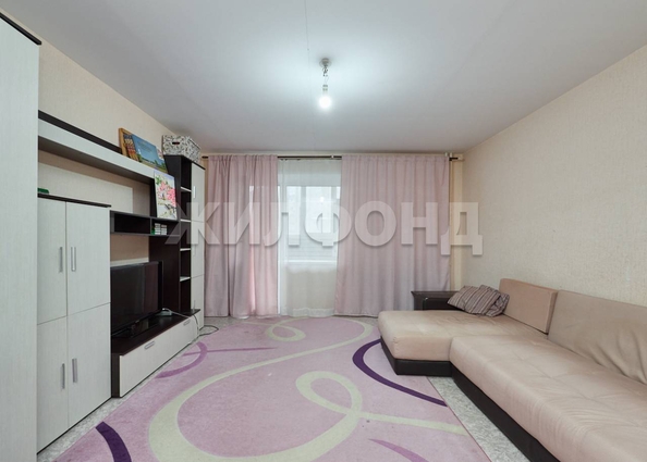 
   Продам 3-комнатную, 97.9 м², 2-й (4 мкр.) кв-л, 232

. Фото 5.