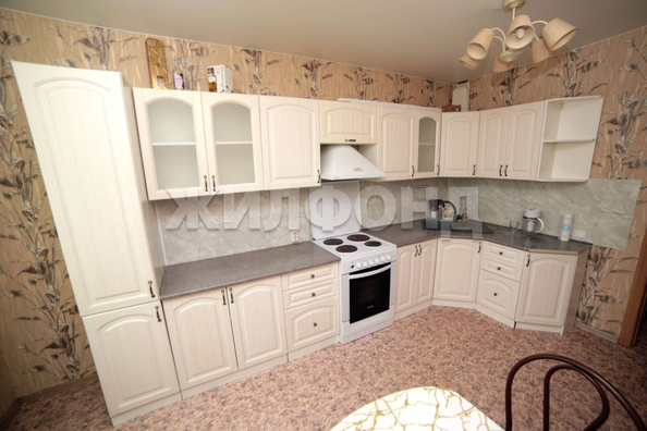 
   Продам 3-комнатную, 76.9 м², Петухова ул, 14/5

. Фото 10.