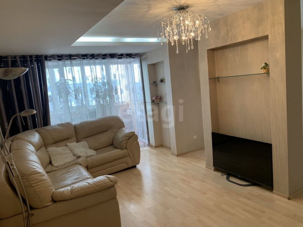 
   Продам 3-комнатную, 72.6 м², Героев Революции ул, 66

. Фото 3.