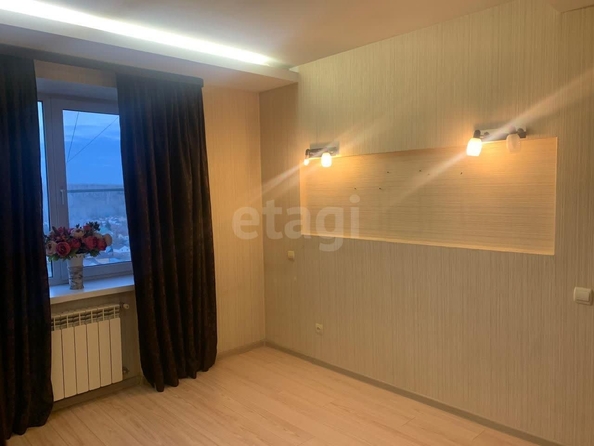 
   Продам 3-комнатную, 72.6 м², Героев Революции ул, 66

. Фото 20.