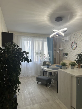 
  Продается 2-комн. квартира, 63 м², Петухова ул, д. 156
. Фото 2.