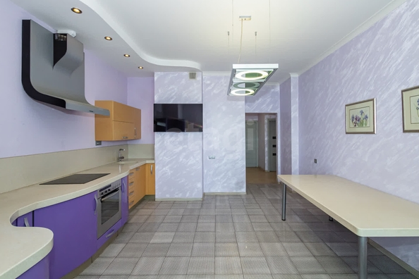 
  Продается 2-комн. квартира, 90.4 м², Кирова ул, д. 25
. Фото 2.