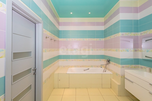 
  Продается 2-комн. квартира, 90.4 м², Кирова ул, д. 25
. Фото 10.