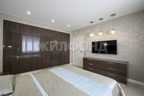
  Продается 2-комн. квартира, 55.7 м², Есенина ул, д. 67
. Фото 4.