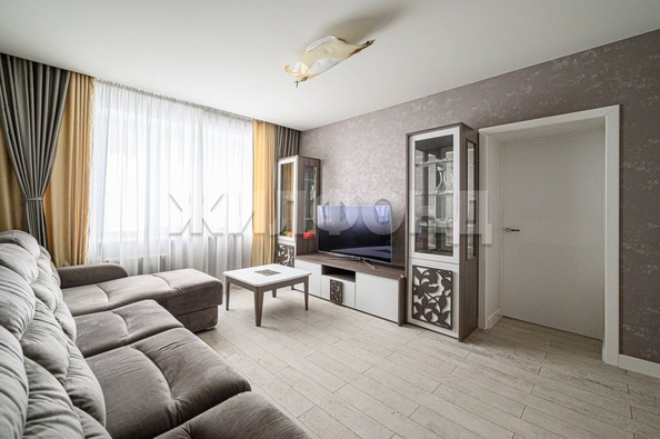 
  Продается 2-комн. квартира, 55.7 м², Есенина ул, д. 67
. Фото 8.