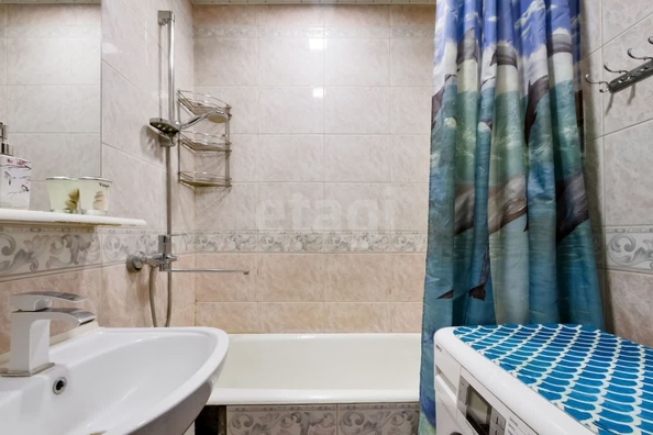 
  Продается 3-комн. квартира, 58.8 м², Бориса Богаткова ул, д. 264/1
. Фото 9.