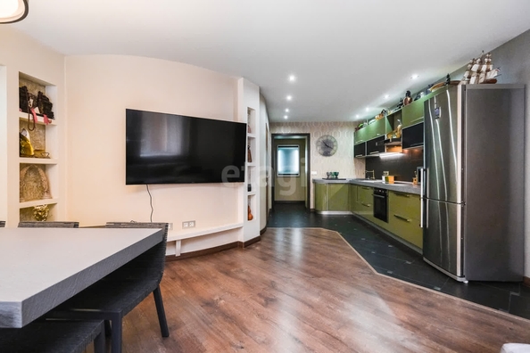 
  Продается 3-комн. квартира, 86.6 м², Холодильная ул, д. 17
. Фото 5.
