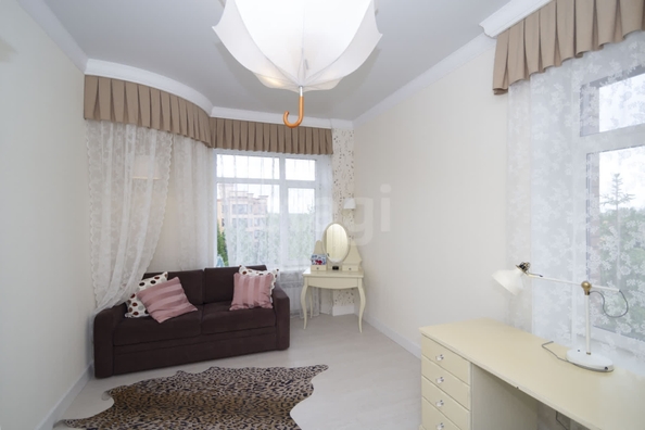 
  Продается 4-комн. квартира, 165 м², Кедровая ул, д. 45
. Фото 12.