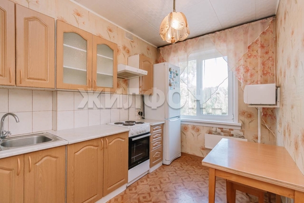 
  Продается 3-комн. квартира, 60 м², Петухова ул, д. 122
. Фото 7.