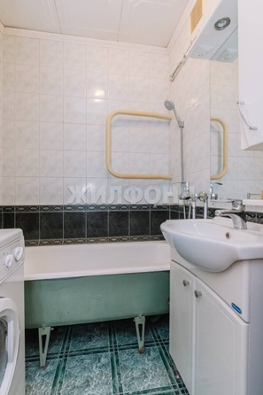 
  Продается 3-комн. квартира, 60 м², Петухова ул, д. 122
. Фото 9.
