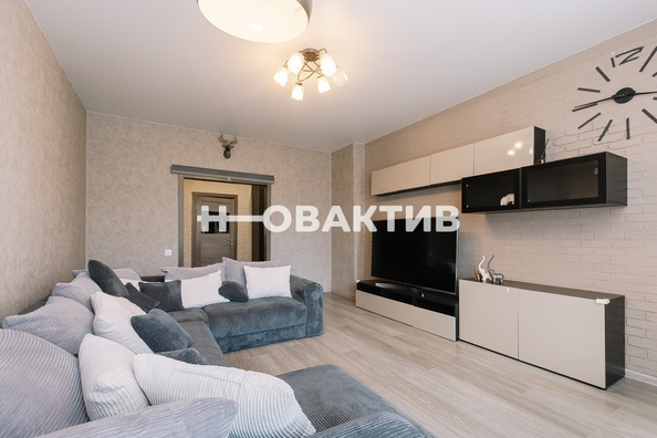 
  Продается 3-комн. квартира, 90 м², Дзержинского пр-кт, д. 75
. Фото 1.