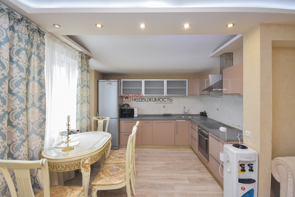 
  Продается 3-комн. квартира, 77.3 м², Кирова ул, д. 108
. Фото 2.