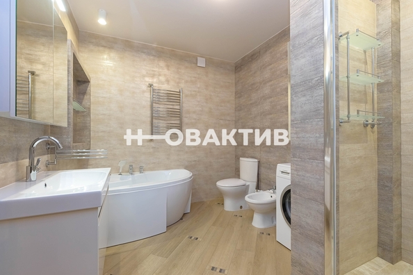 
  Продается 3-комн. квартира, 221.8 м², Красный пр-кт, д. 153А
. Фото 32.