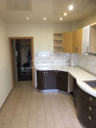
  Продается 3-комн. квартира, 76.2 м², Холодильная ул, д. 17
. Фото 2.