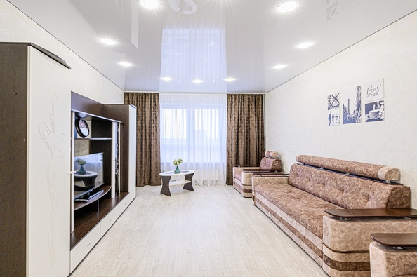 
  Сдам посуточно 2-комн. квартиру, 65 м², Большевистская ул, д. 32/1
. Фото 2.
