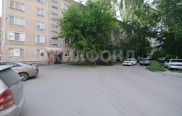 
  Продается 3-комн. квартира, 57.9 м², Петухова ул, д. 134
. Фото 5.