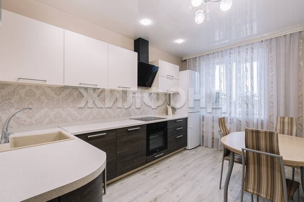
  Продается 2-комн. квартира, 59 м², Петухова ул, д. 156
. Фото 1.
