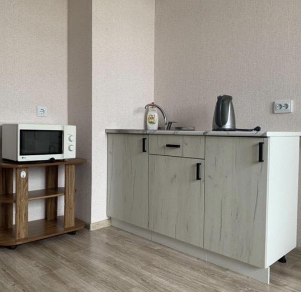 
  Сдам посуточно 1-комн. квартиру, 35 м², Петухова ул, д. 105
. Фото 1.