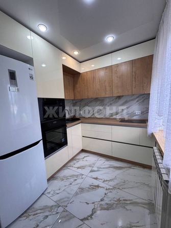 
  Продается 3-комн. квартира, 60.9 м², Есенина ул, д. 15
. Фото 1.