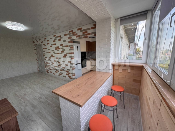 
  Продается 3-комн. квартира, 60.9 м², Есенина ул, д. 15
. Фото 9.