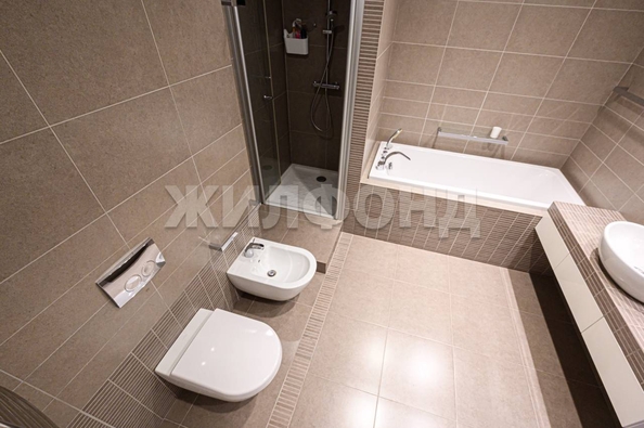 
  Продается 4-комн. квартира, 121.7 м², Военная ул, д. 9/1
. Фото 19.