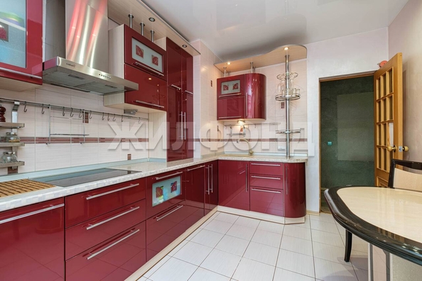
  Продается 4-комн. квартира, 108.7 м², Краснообск, д. 212
. Фото 4.