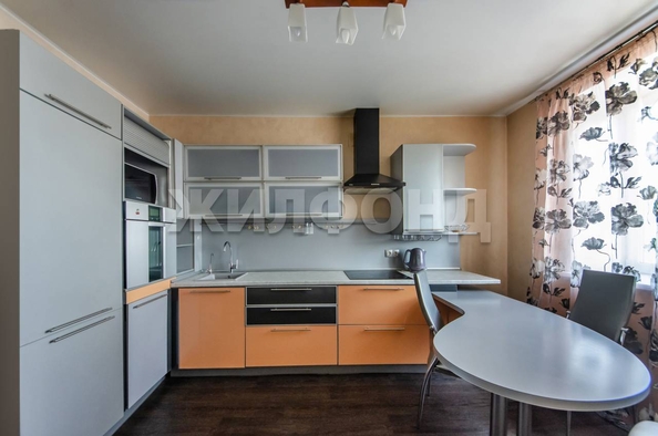 
  Продается 2-комн. квартира, 63 м², Лескова ул, д. 19
. Фото 1.