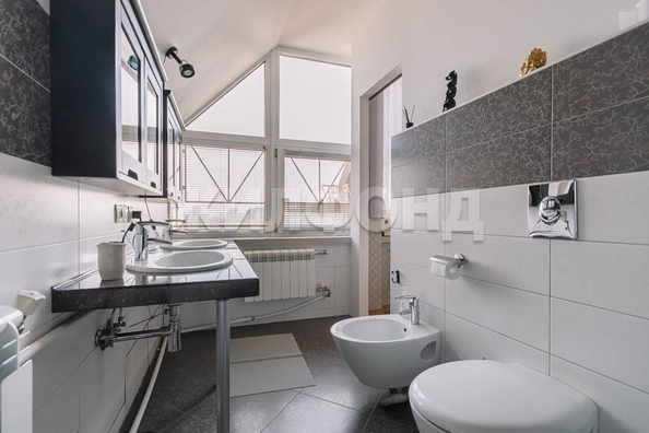 
  Продается 4-комн. квартира, 217.9 м², Галущака ул, д. 9
. Фото 18.