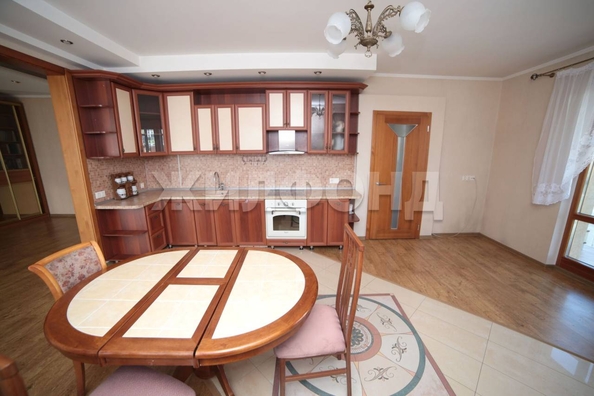 
  Продается 4-комн. квартира, 146.3 м², Нарымская ул, д. 17/2
. Фото 10.