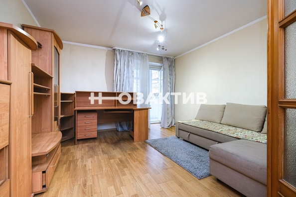 
  Продается 3-комн. квартира, 68 м², Сибирская ул, д. 49
. Фото 16.