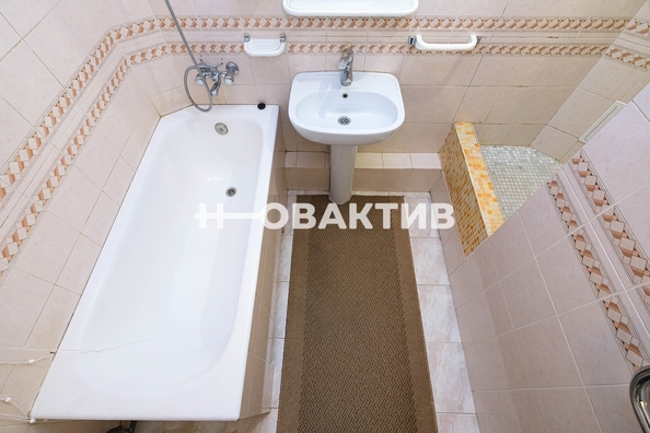 
  Продается 3-комн. квартира, 68 м², Сибирская ул, д. 49
. Фото 21.