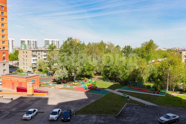 
  Продается 2-комн. квартира, 67.3 м², Есенина ул, д. 67
. Фото 4.