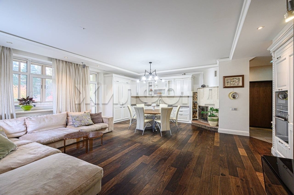 
  Продается 4-комн. квартира, 312 м², Золотодолинская ул, д. 35
. Фото 1.