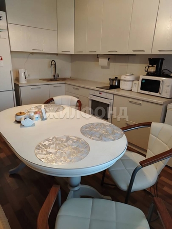 
  Продается 3-комн. квартира, 72.7 м², Титова ул, д. 276
. Фото 2.