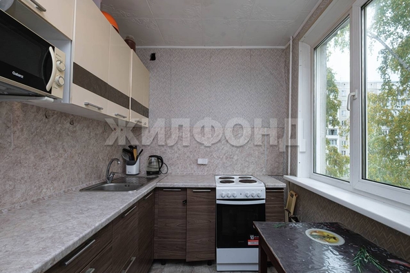 
  Продается 3-комн. квартира, 58.3 м², Полтавская ул, д. 37
. Фото 2.