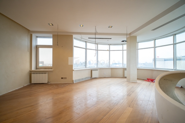 
  Продается 3-комн. квартира 179 м². Фото 1.
