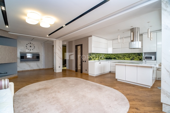 
  Продается 4-комн. квартира 178 м². Фото 1.