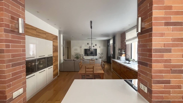 
  Продается 3-комн. квартира 139.9 м². Фото 2.