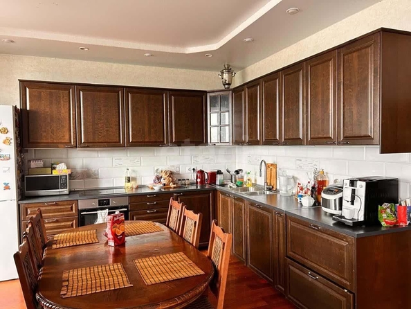 
  Продается 4-комн. квартира 203.2 м². Фото 1.