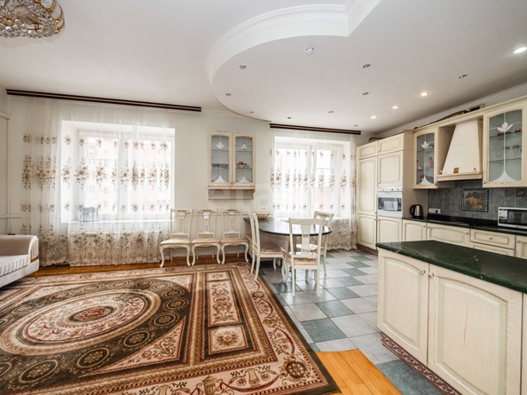 
  Продается 4-комн. квартира 204.8 м². Фото 2.