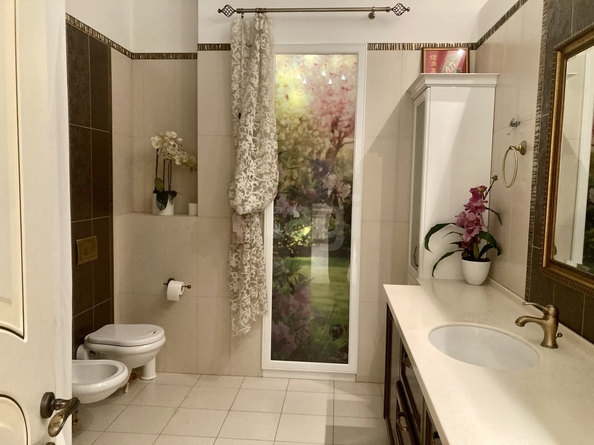 
  Продается 4-комн. квартира 194.9 м². Фото 2.