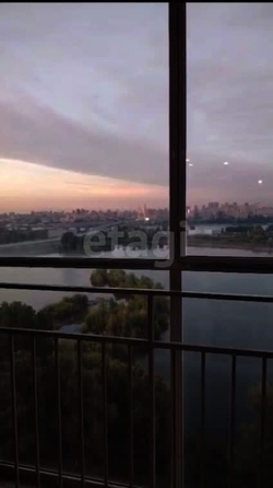
  Продается 2-комн. квартира 70 м², в ЖК Радужный каскад, б/с 19. Фото 2.