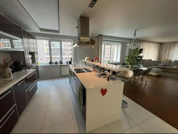 
  Продается 3-комн. квартира 133.4 м². Фото 1.