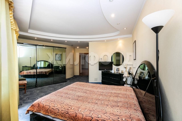
   Продам 4-комнатную, 167 м², Краснообск, 219

. Фото 8.