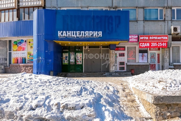 
   Продам секционку, 11.3 м², Красный пр-кт, 155

. Фото 2.