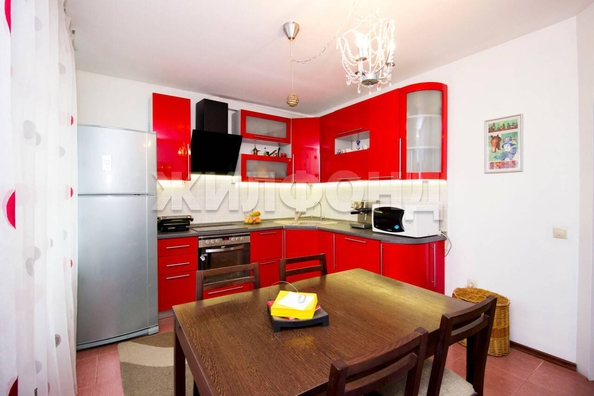 
   Продам 3-комнатную, 91 м², Зеленый Бор мкр, 7

. Фото 20.