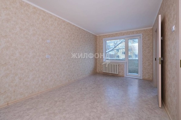 
   Продам 4-комнатную, 59.5 м², Ленинградская ул, 143

. Фото 2.