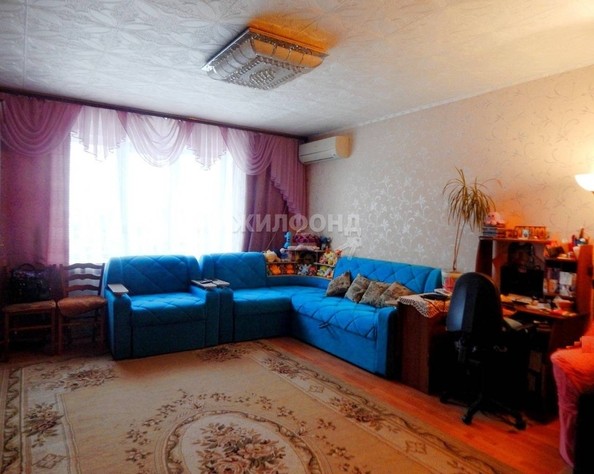 
   Продам 1-комнатную, 54 м², В. Высоцкого ул, 62

. Фото 2.